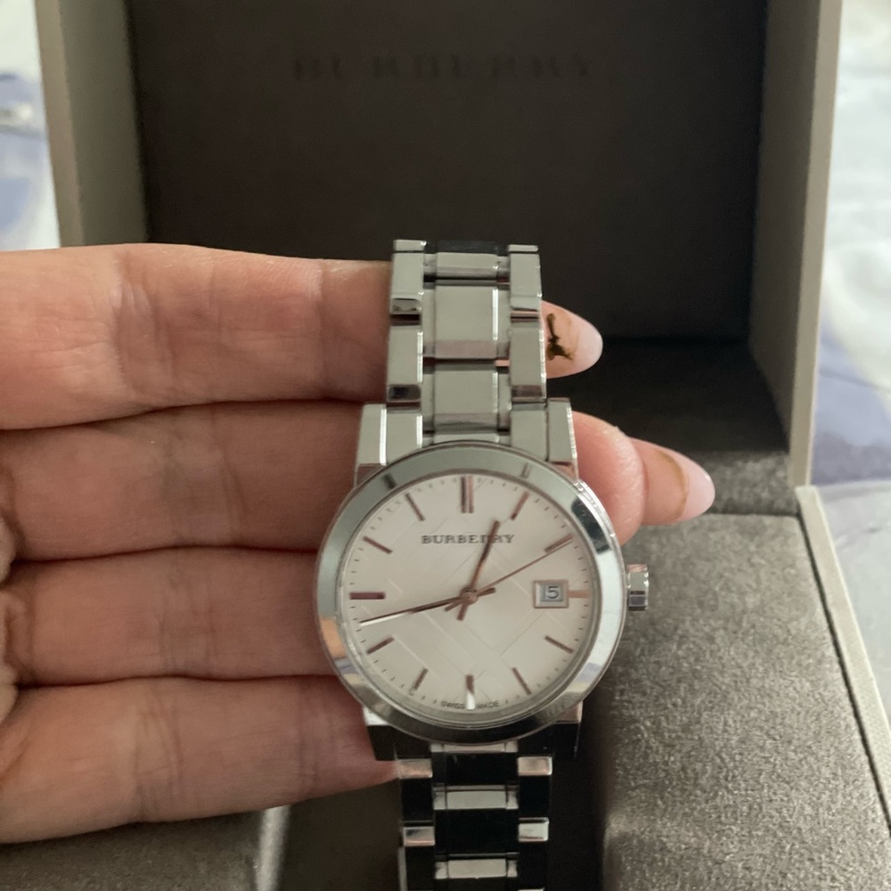 Burberry watch - Picture 2 of 3